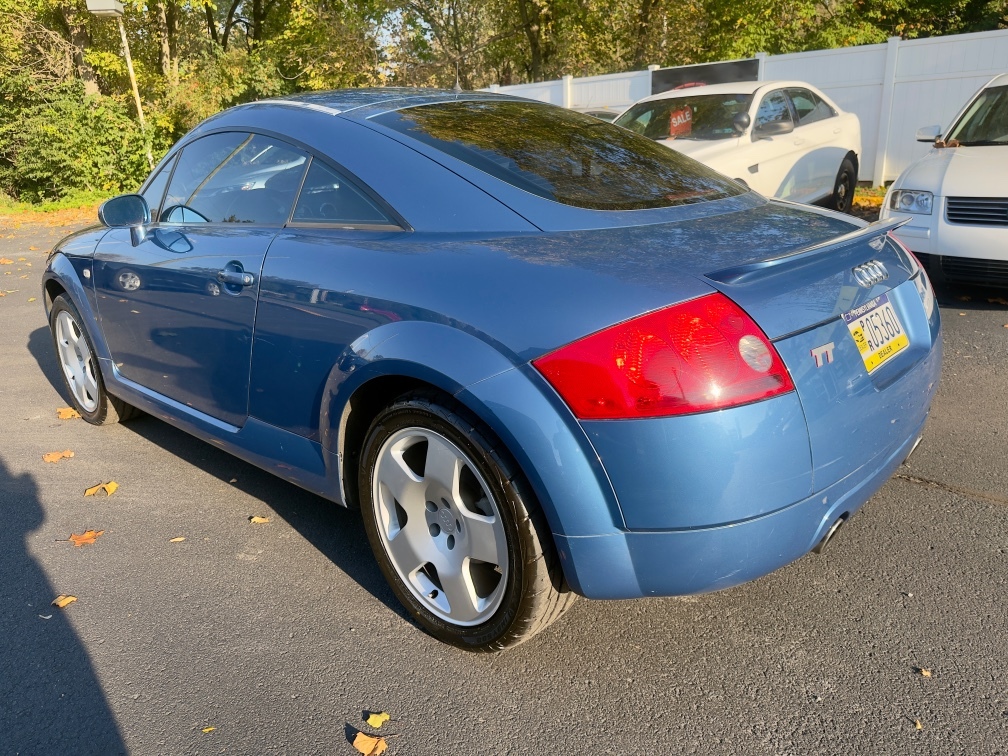 Additional photo of vehicle.
