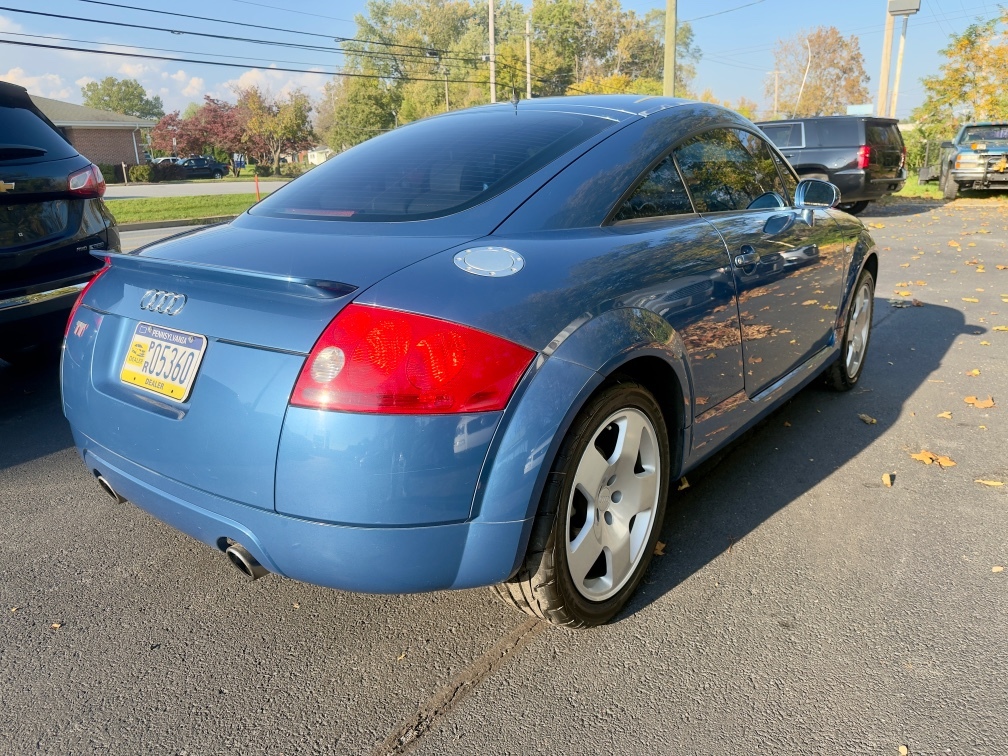 Additional photo of vehicle.