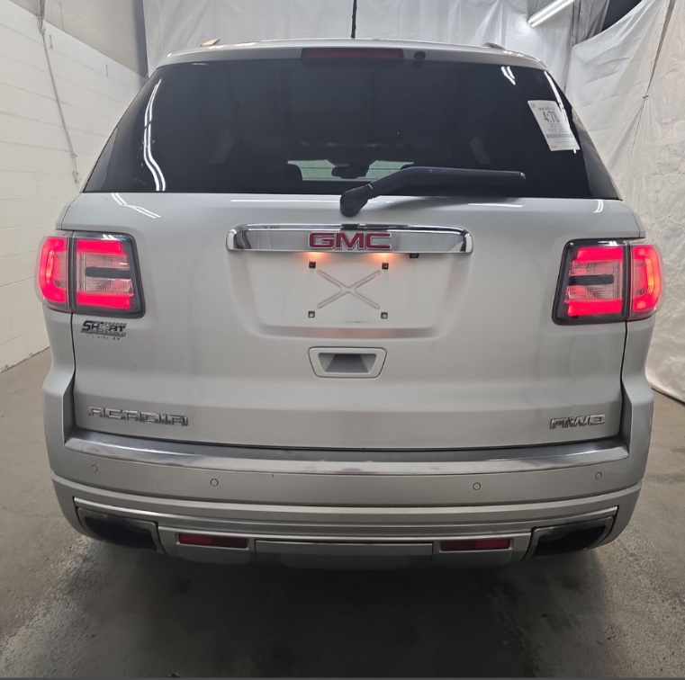 Additional photo of vehicle.