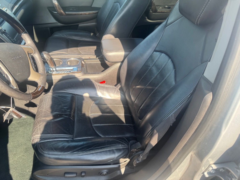 Additional photo of vehicle.