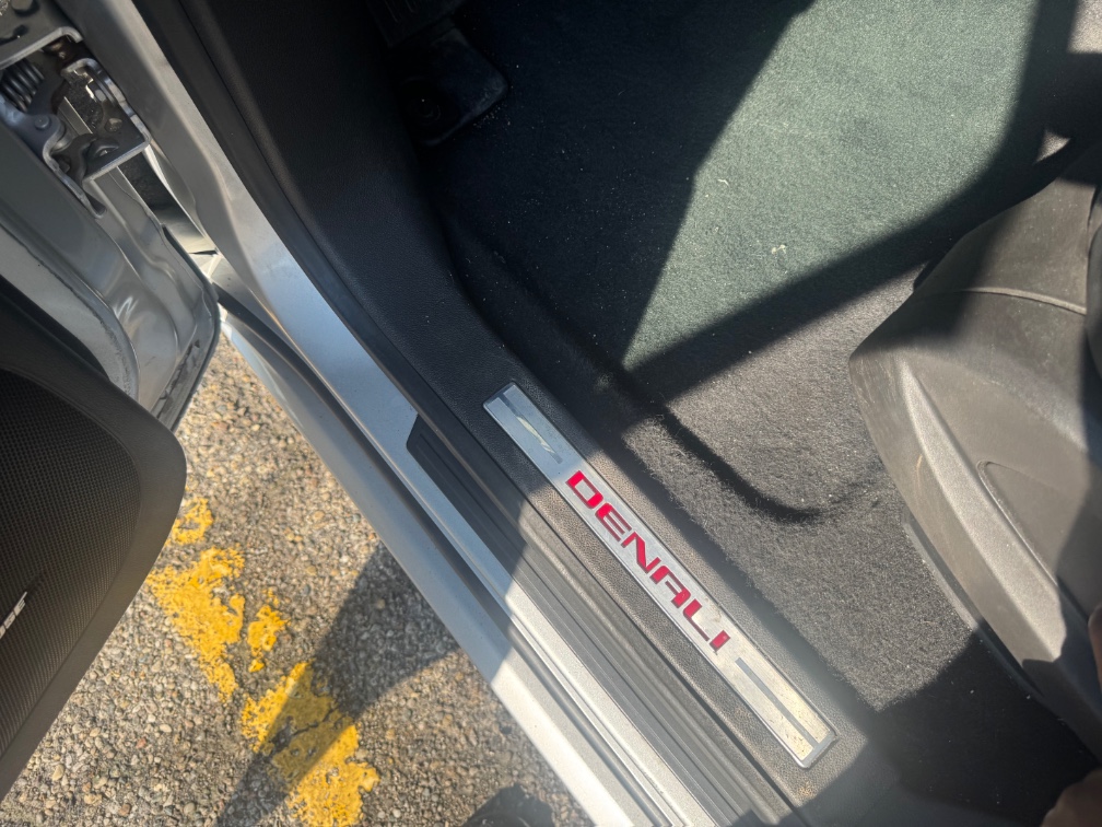 Additional photo of vehicle.