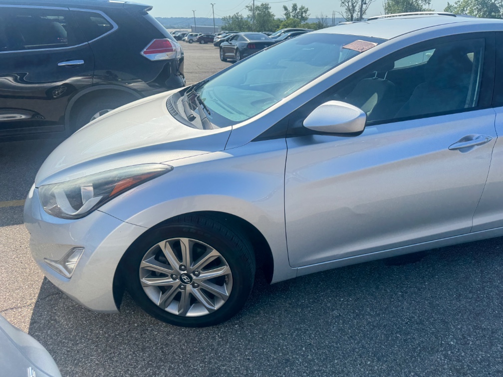 Additional photo of vehicle.