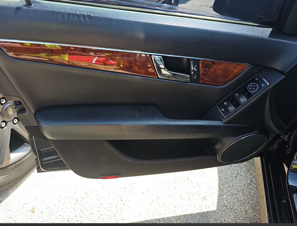 Additional photo of vehicle.