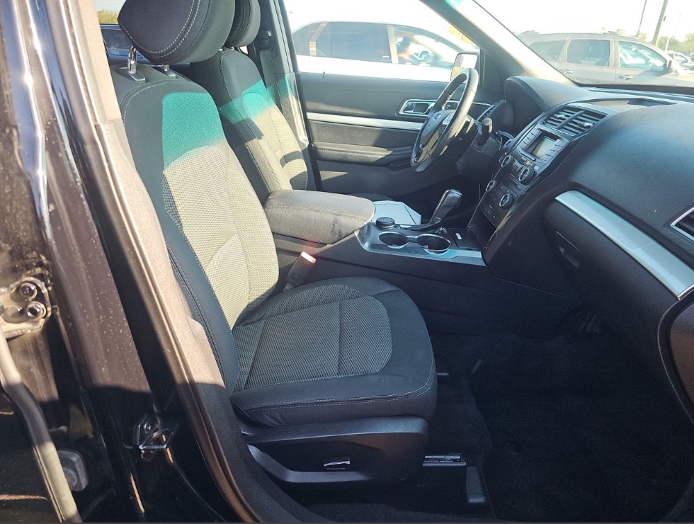 Additional photo of vehicle.