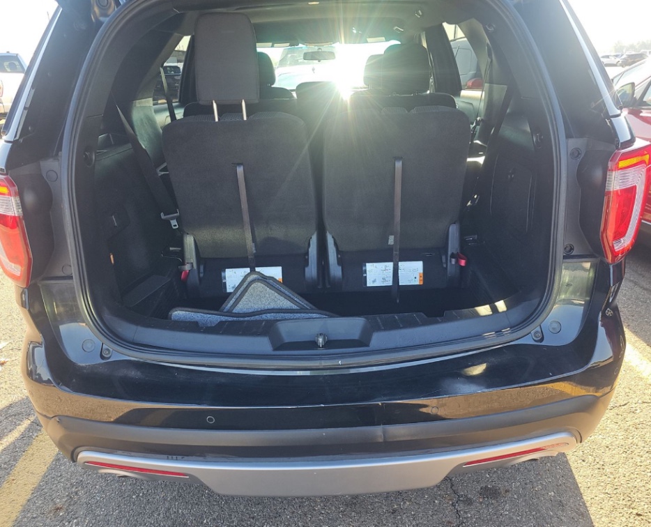 Additional photo of vehicle.