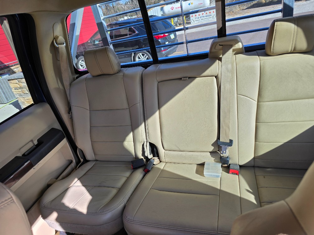 Additional photo of vehicle.