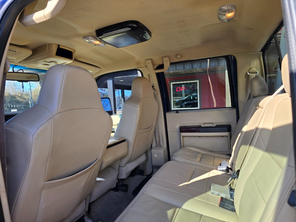 Additional photo of vehicle.