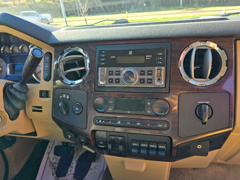 Additional photo of vehicle.