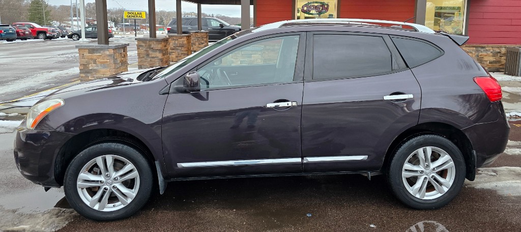 2013 Nissan Rogue SV's photo