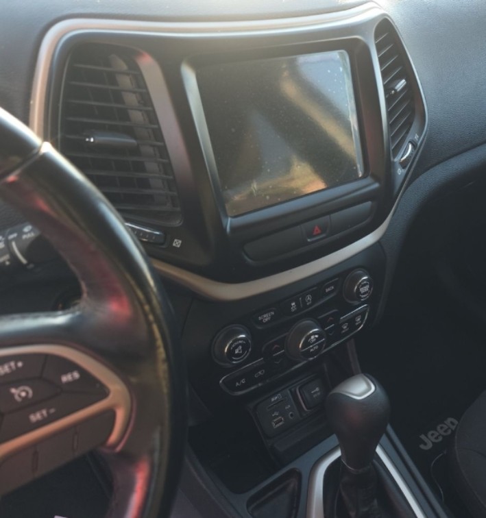 2017 Jeep Cherokee 75th Anniversary - Photo 13