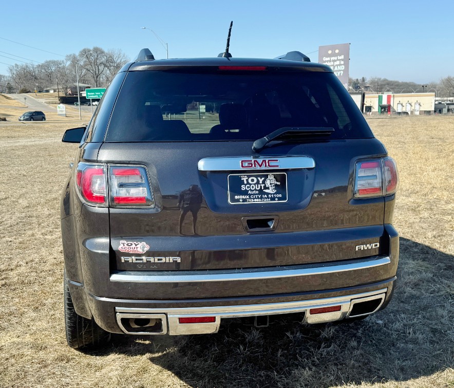 Additional photo of vehicle.