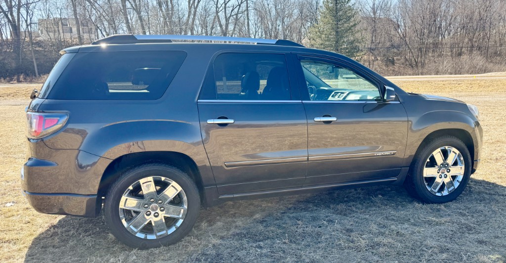 Additional photo of vehicle.