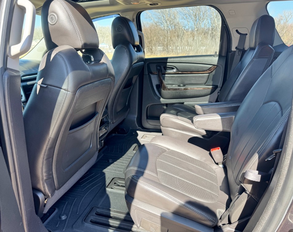 Additional photo of vehicle.