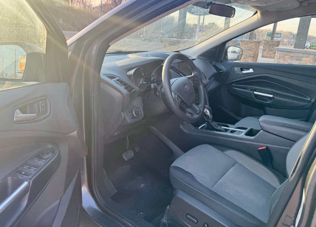 Additional photo of vehicle.