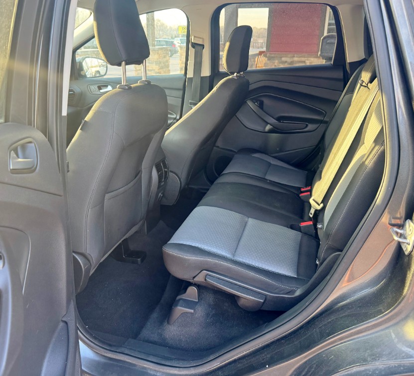 Additional photo of vehicle.