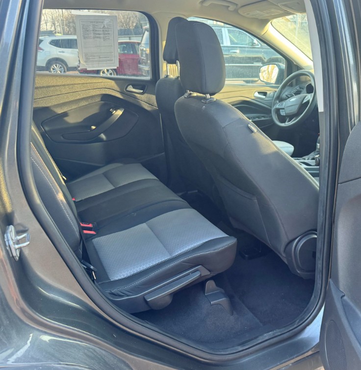 Additional photo of vehicle.