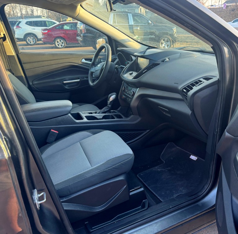 Additional photo of vehicle.