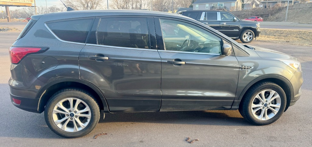 Additional photo of vehicle.