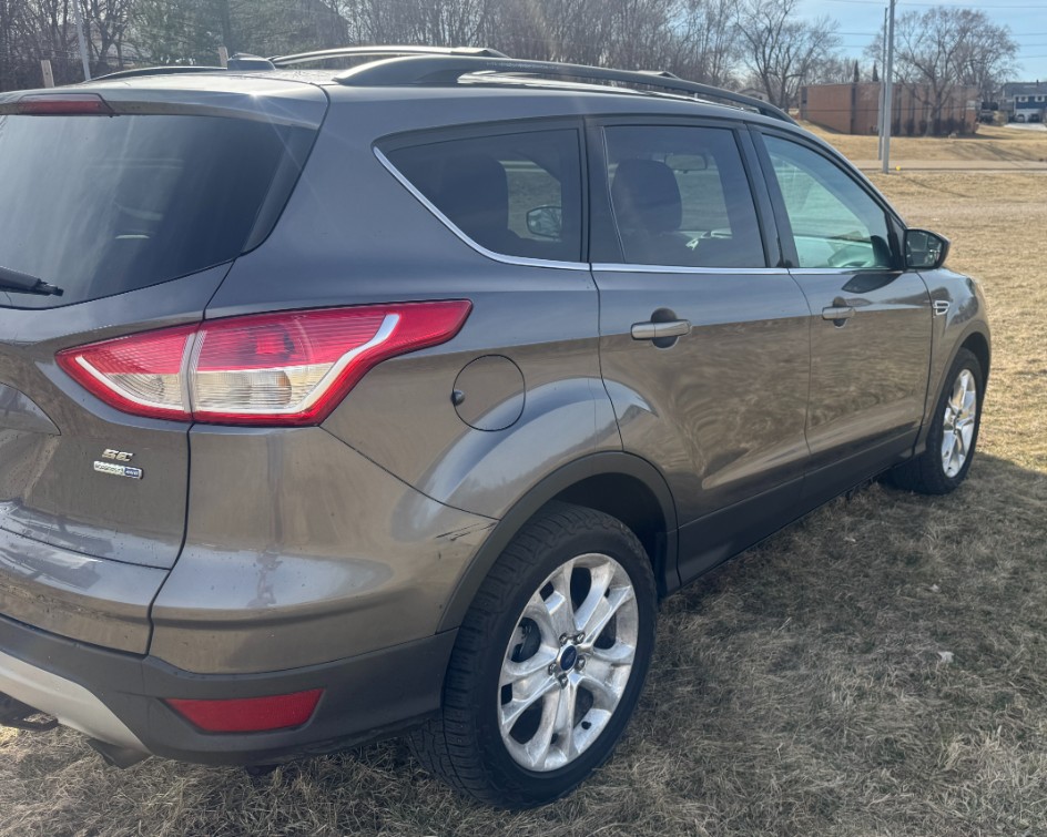 Additional photo of vehicle.