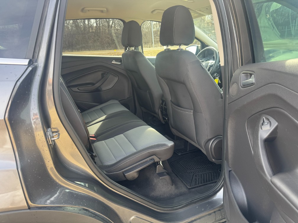 Additional photo of vehicle.