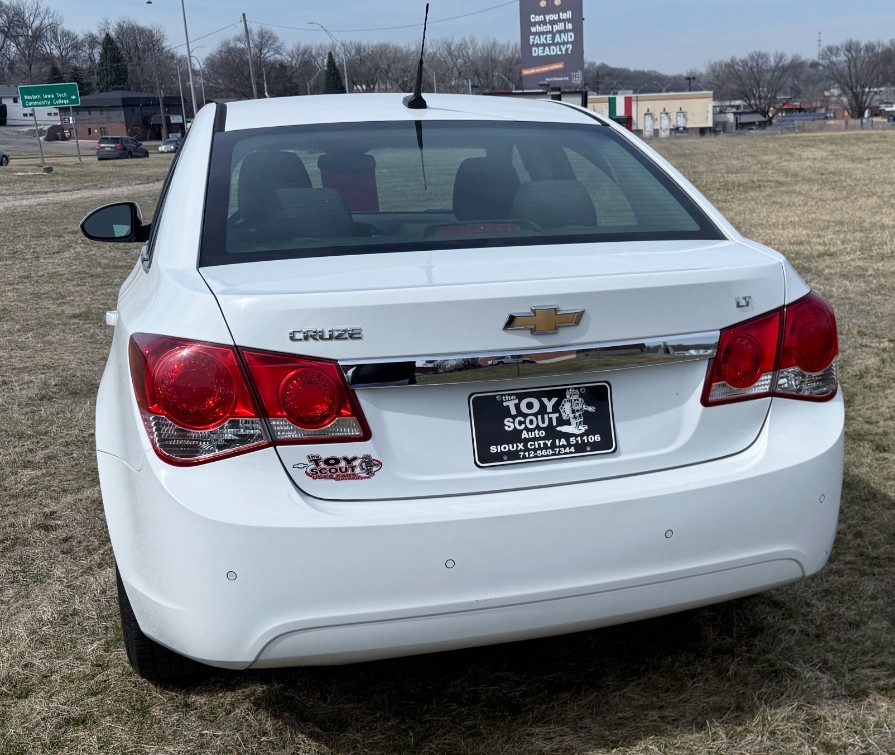 Additional photo of vehicle.