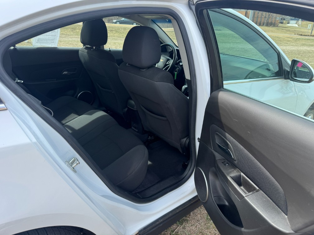 Additional photo of vehicle.