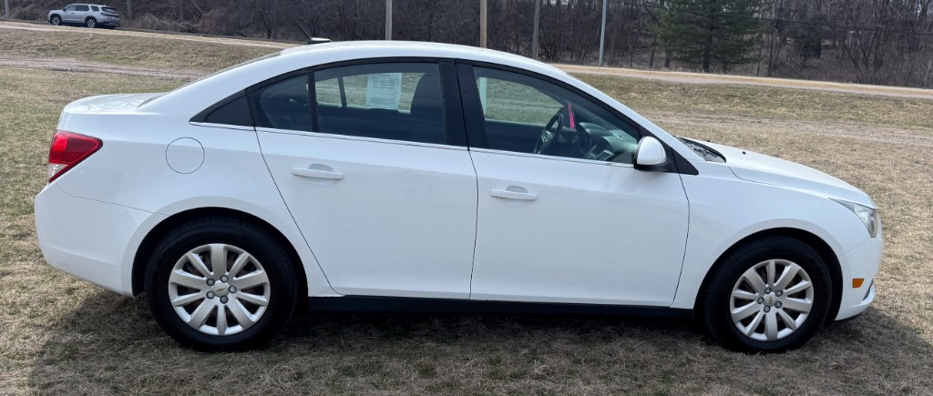 Main photo of 2011 CHEVROLET CRUZE