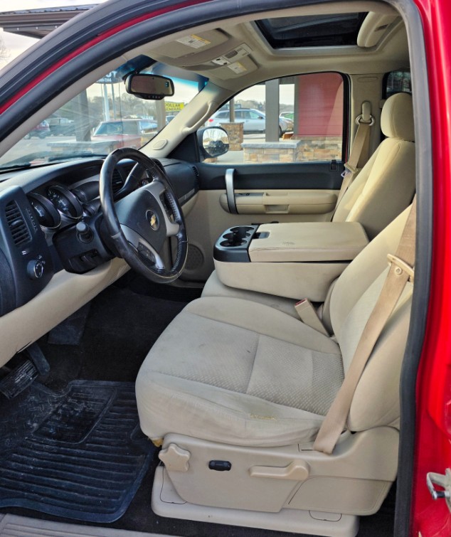 Additional photo of vehicle.