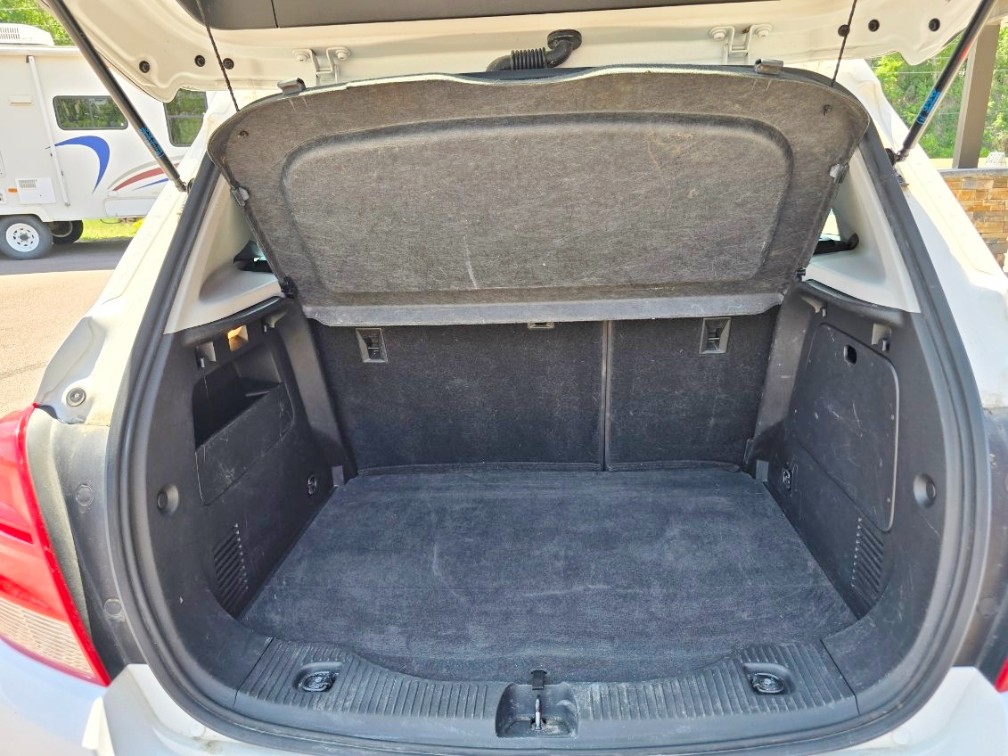Additional photo of vehicle.
