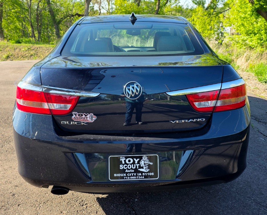 Additional photo of vehicle.