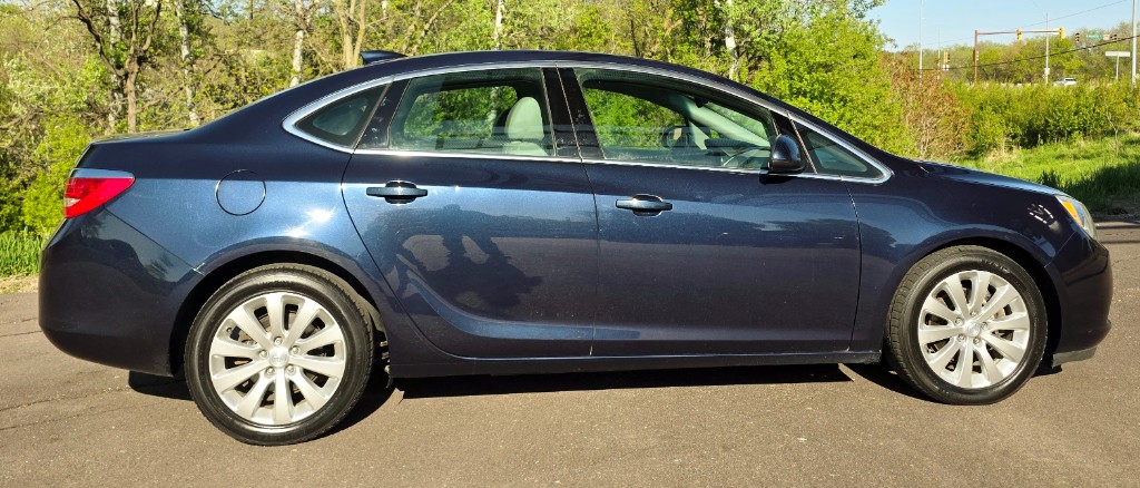 Additional photo of vehicle.