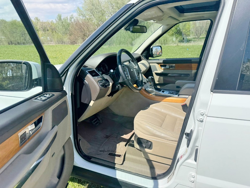 Additional photo of vehicle.