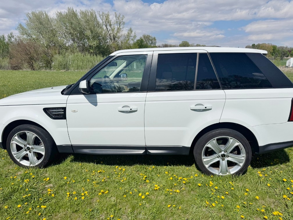 Additional photo of vehicle.