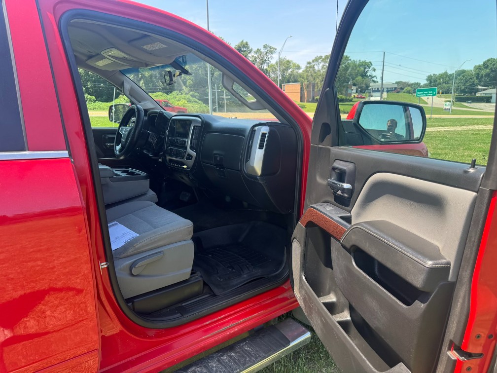 Additional photo of vehicle.