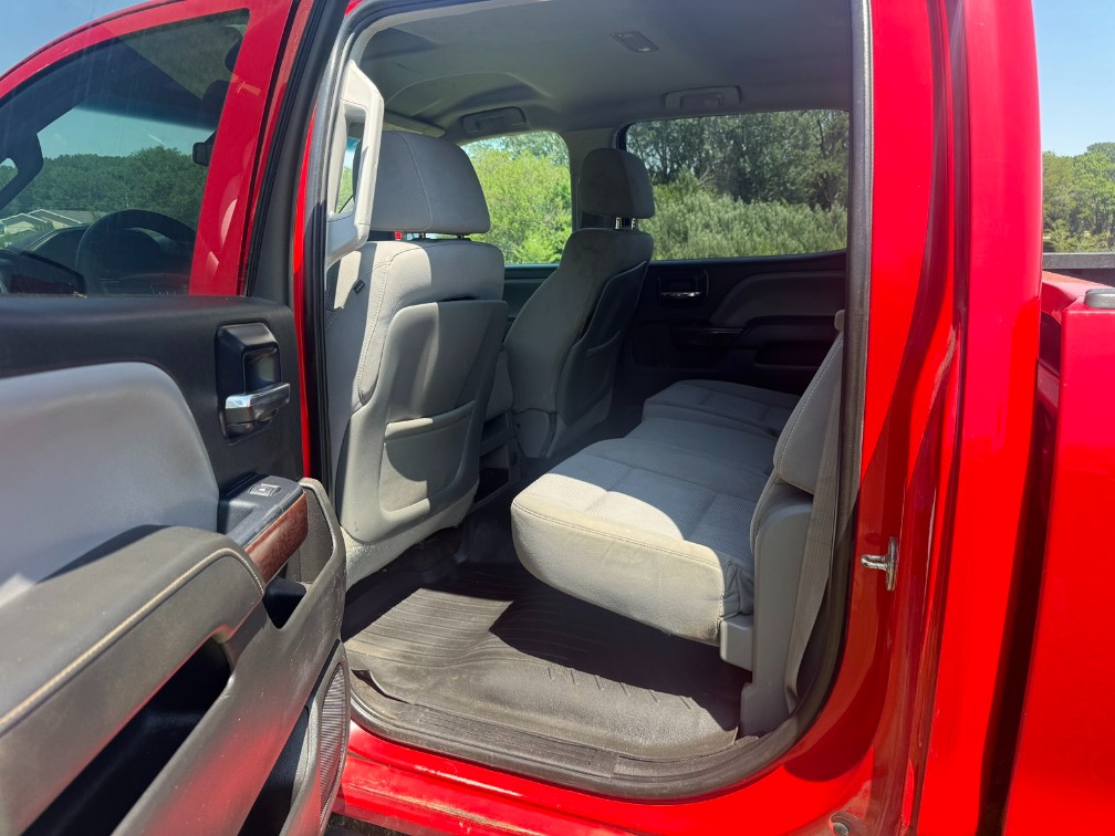 Additional photo of vehicle.