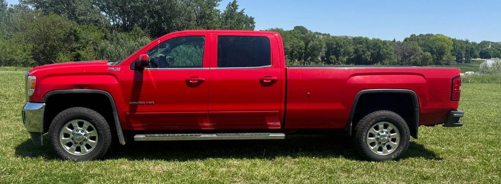 2015 GMC Sierra 4WD Crew Cab Short Box SLE's photo