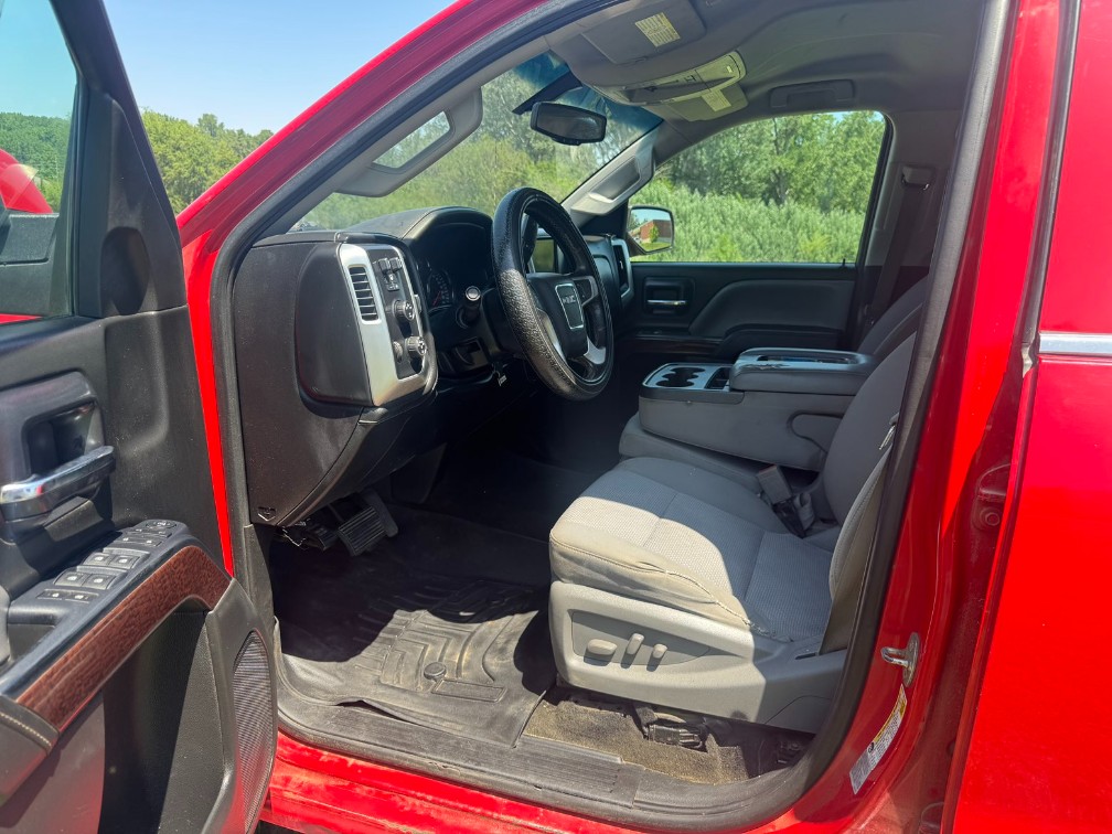 Additional photo of vehicle.