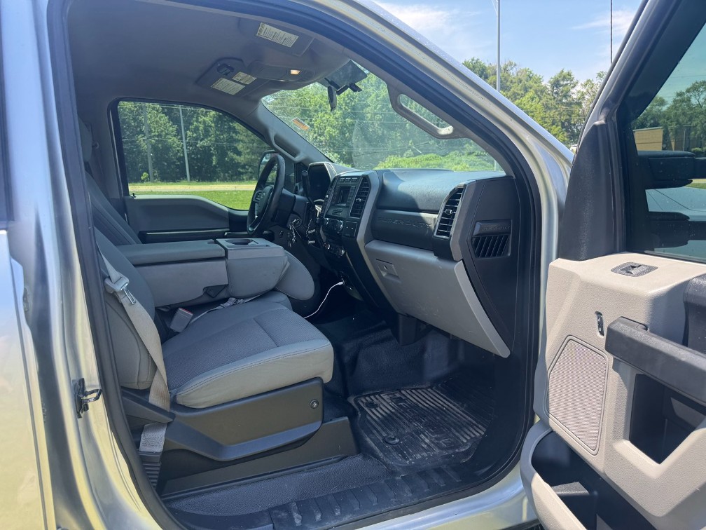 Additional photo of vehicle.