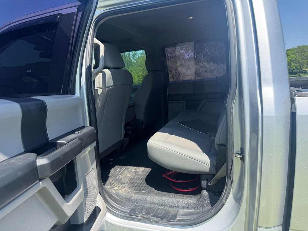 Additional photo of vehicle.