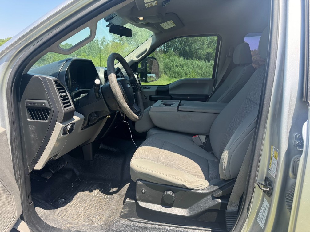 Additional photo of vehicle.