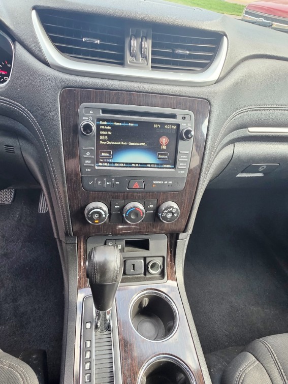 2017 Chevrolet Traverse 1LT - Photo 11