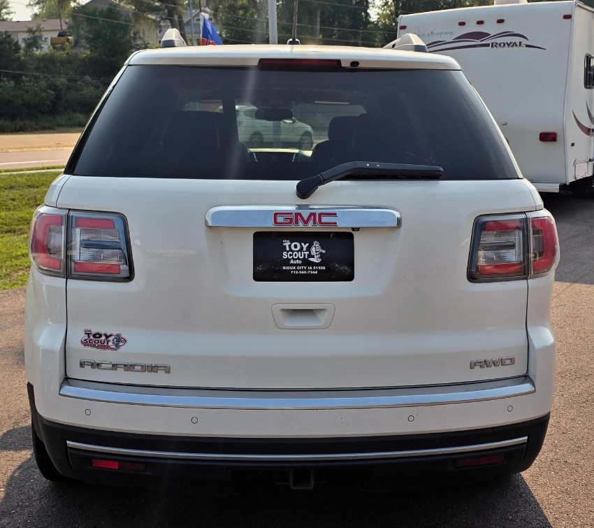 Additional photo of vehicle.