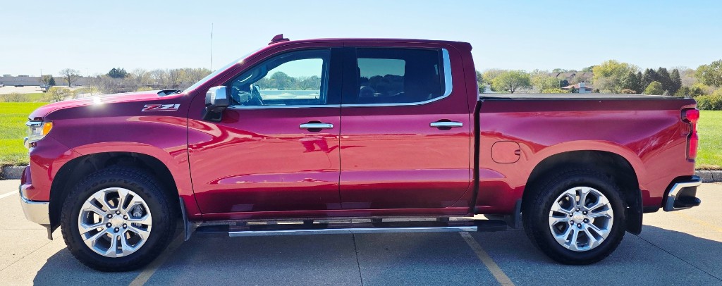 Additional photo of vehicle.