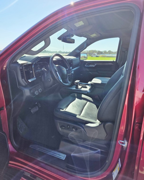 Additional photo of vehicle.
