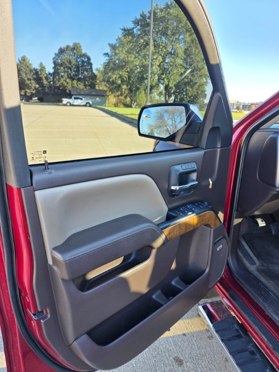 Additional photo of vehicle.
