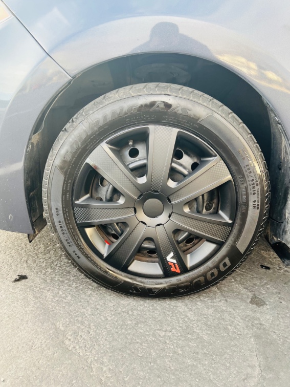 Additional photo of vehicle.