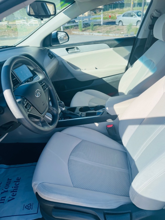 2017 Hyundai Sonata SE - Photo 8