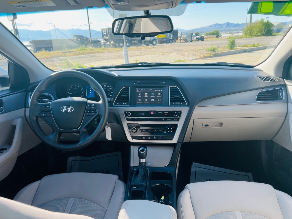 2017 Hyundai Sonata SE - Photo 12