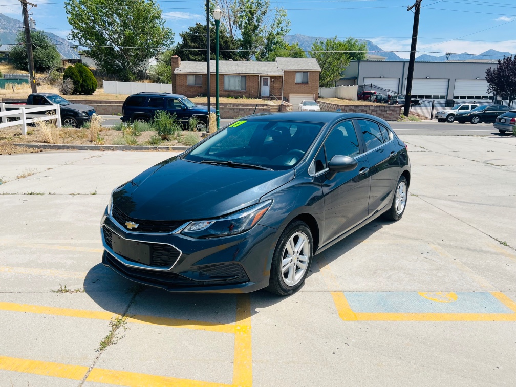 2017 Chevrolet Cruze LT - Photo 2