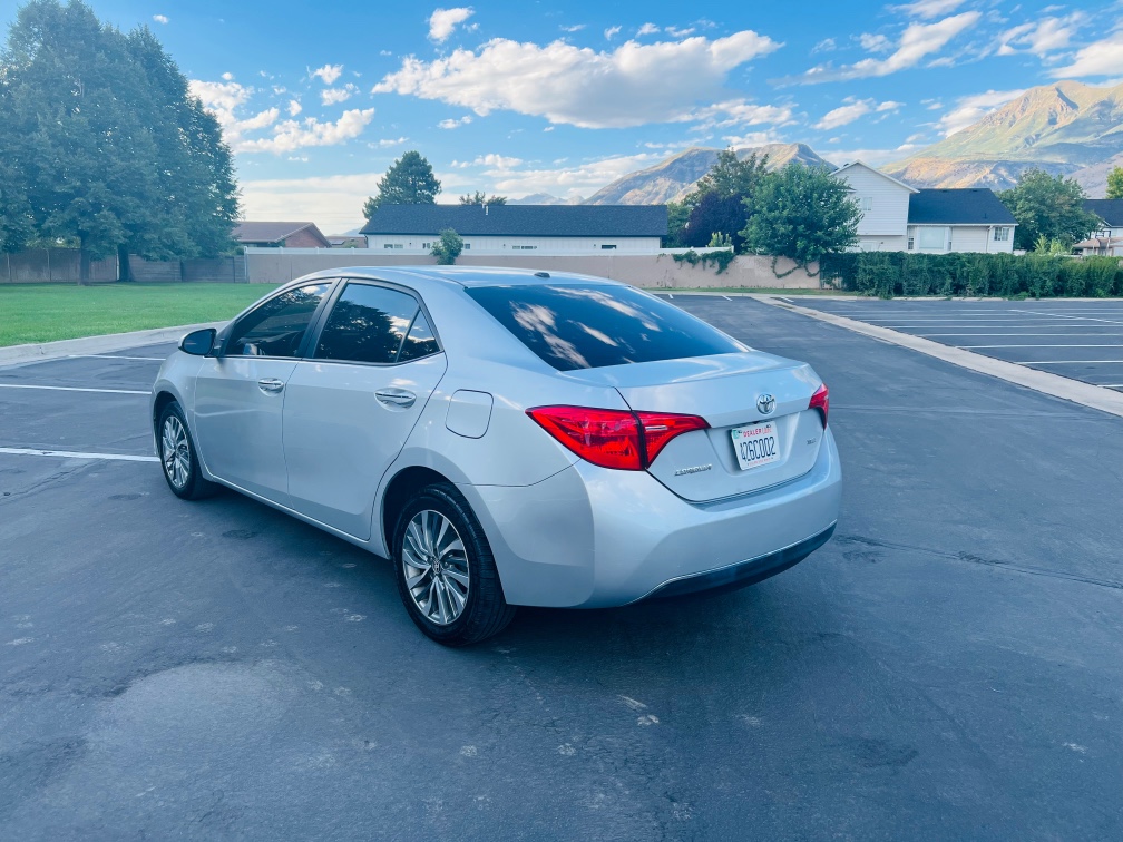 2017 Toyota Corolla XLE - Photo 3